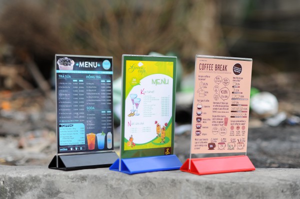 Bảng menu mica quét mã QR | Báo giá menu mica để bàn mới nhất